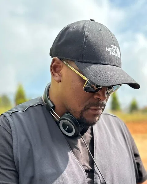 Mandla N